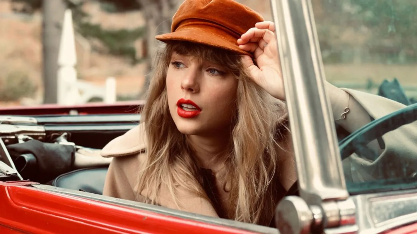 Capa de 'RED (Taylor's Version): uma mistura de country e pop