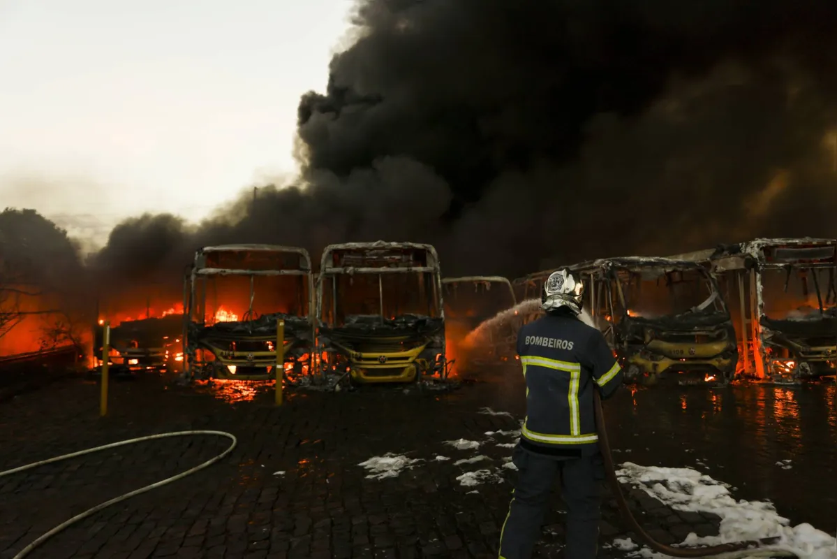 Imagem ilustrativa da imagem ESPAÇO ABERTO - O incêndio e o transporte coletivo