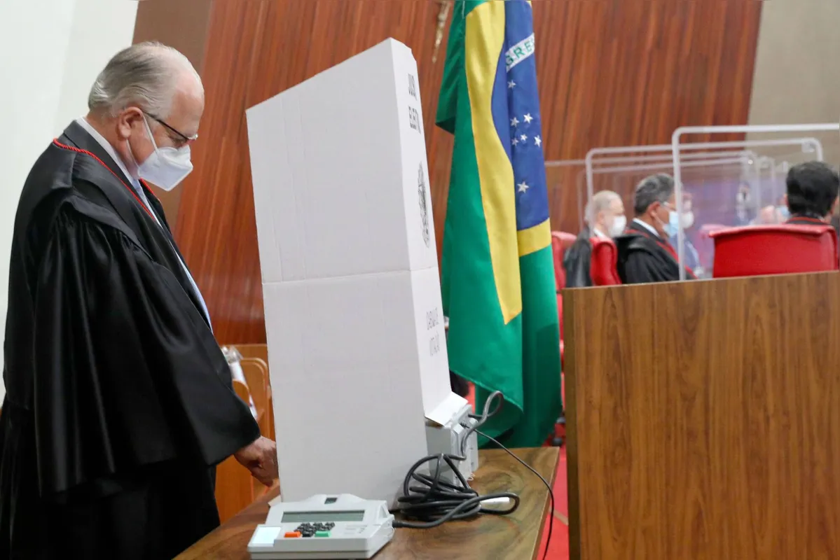 Edson Fachin substituirá Luis Roberto Barroso na presidência do Tribunal Eleitoral