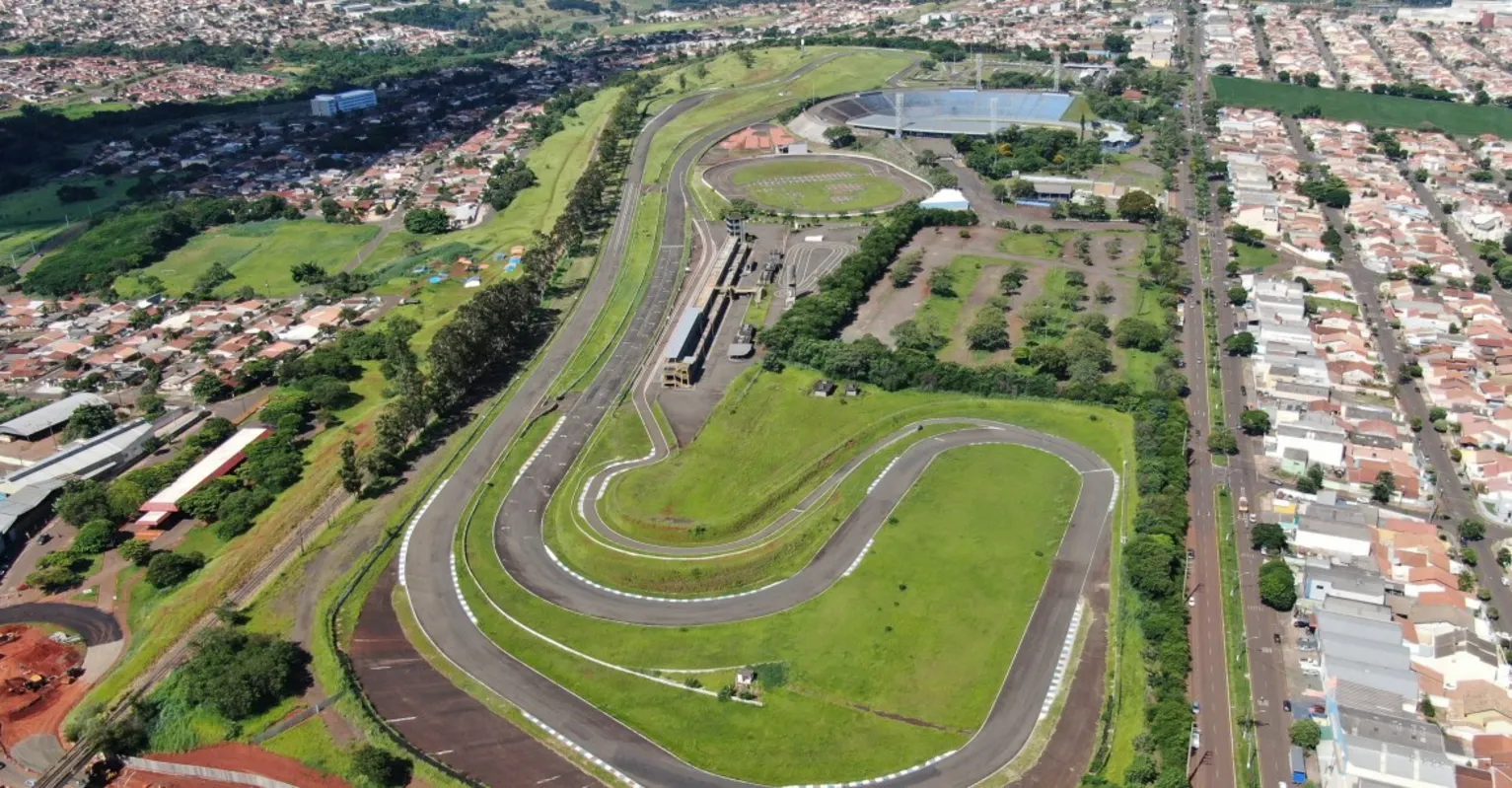 Imagem ilustrativa da imagem Empresas poderão sugerir formas de concessão de parque, autódromo e rodoviária