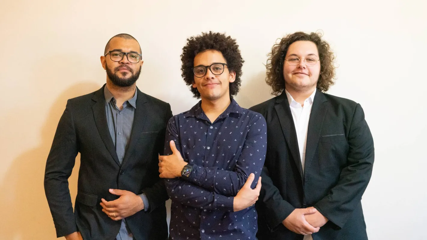 O Trio Sol Maior reúne violinista Samuel Angelo Teodoro, o pianista Gonçalo Rebelato e o acordeonista Gabriel Bellaver