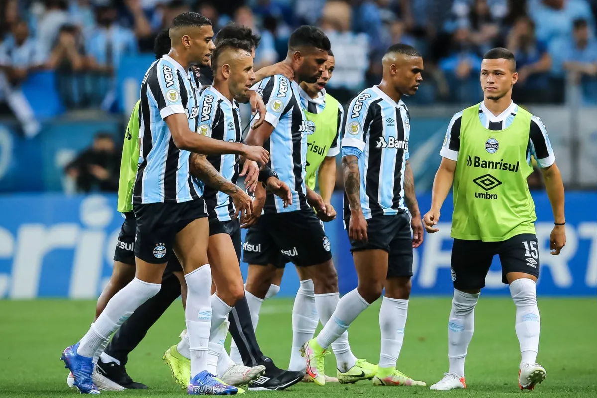 Imagem ilustrativa da imagem Grêmio, de Rafinha, cai pela terceira vez e vai disputar a Série B com LEC em 2022
