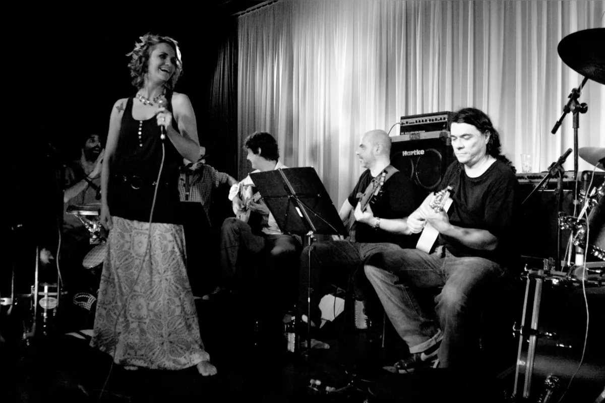 Grupo Samba Sim faz show nesta quinta (2) com o melhor do repertório de vários sambistas