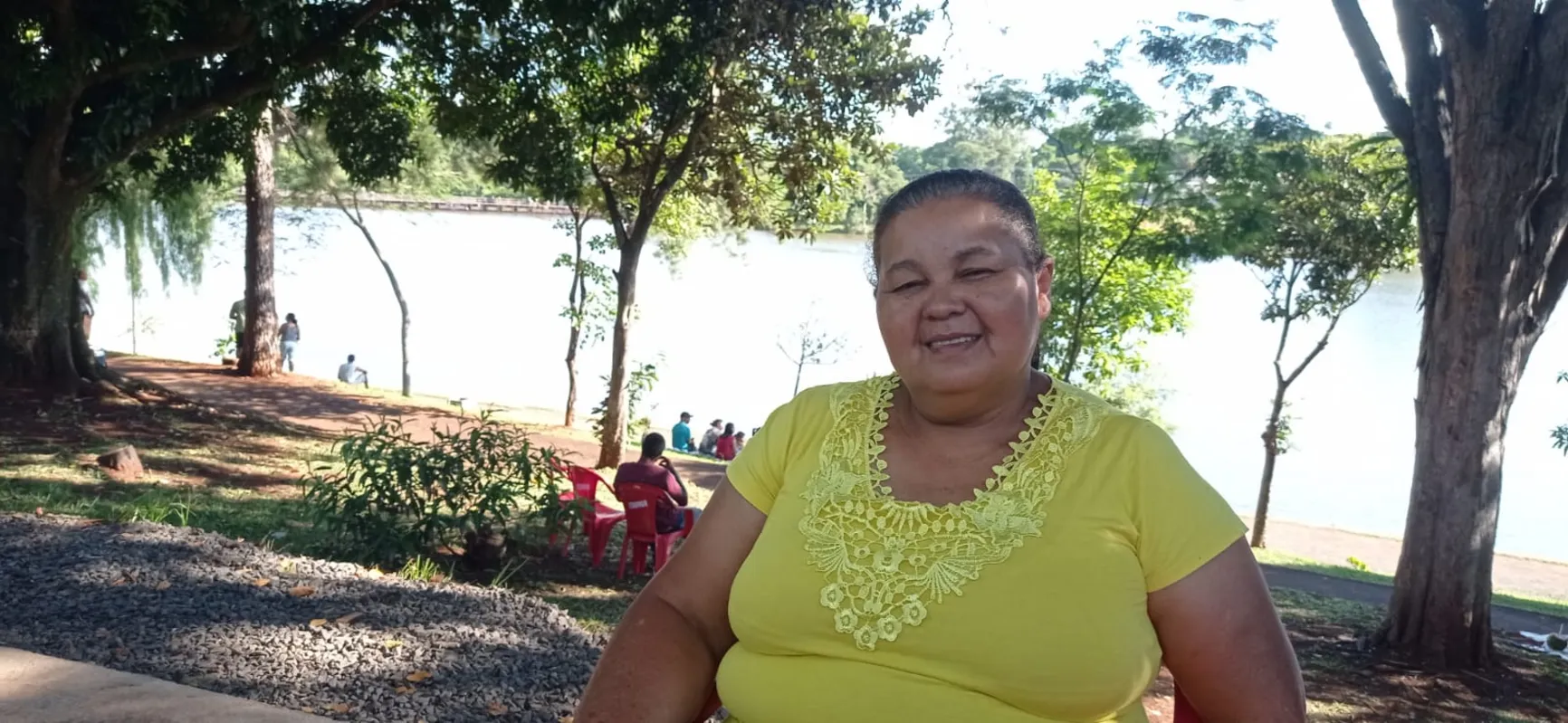 Marilene Bento da Silva, 61 anos, veio de Cambé para passar o domingo no Igapó: "Está fresquinho e muito bom"