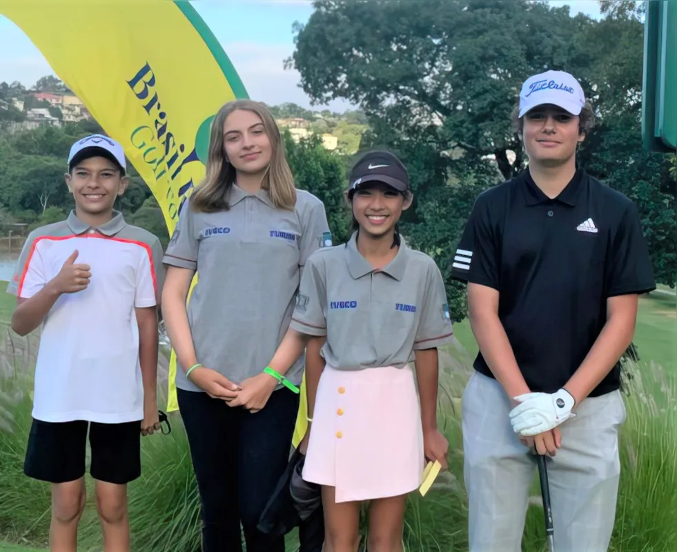 Imagem ilustrativa da imagem Jovens golfistas de Londrina