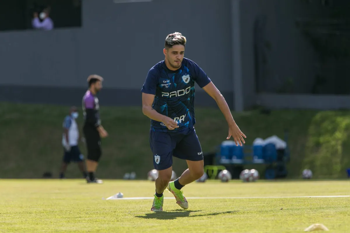 Léo Artur, meia-atacante, é uma das novidades apresentadas pelo LEC para a temporada