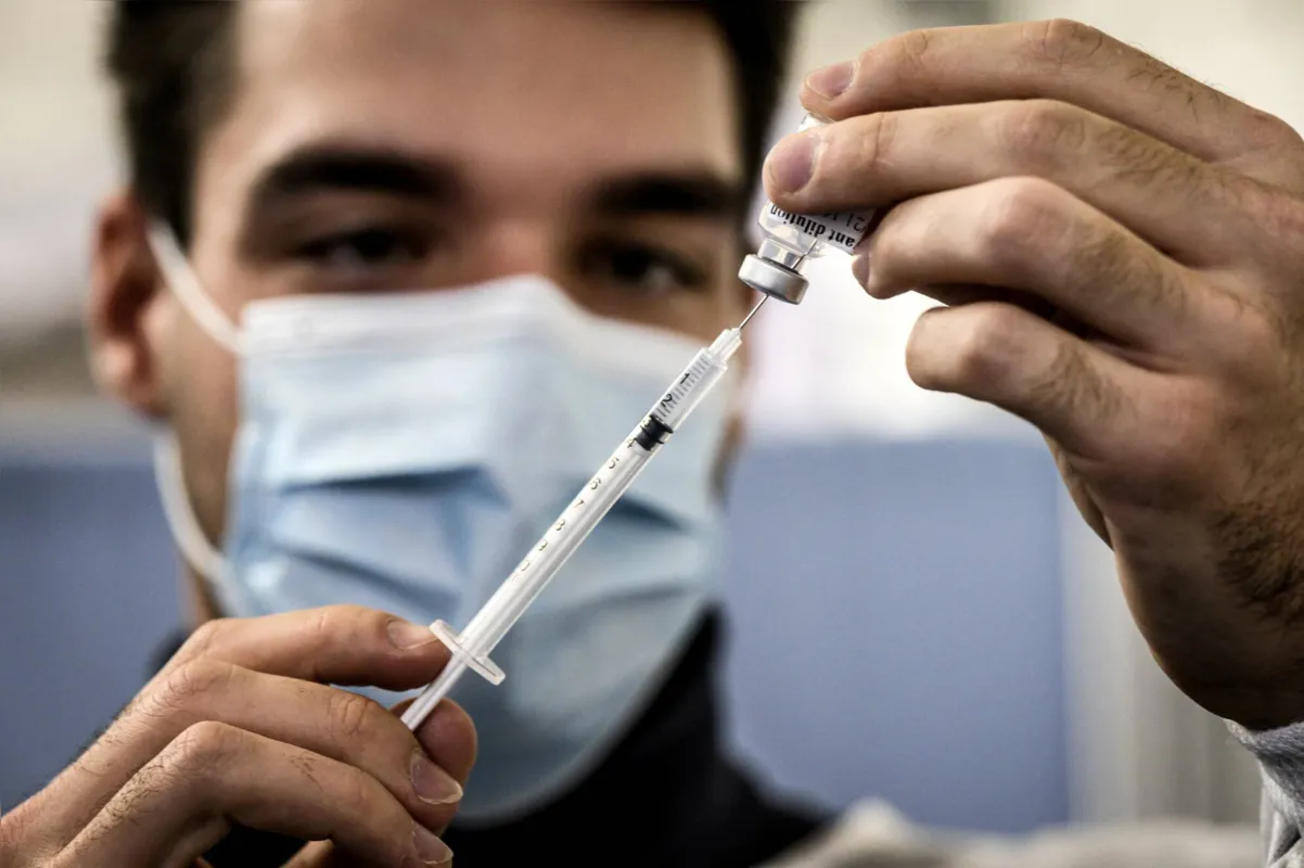 Imagem ilustrativa da imagem Londrina antecipa para quatro meses aplicação da dose de reforço
