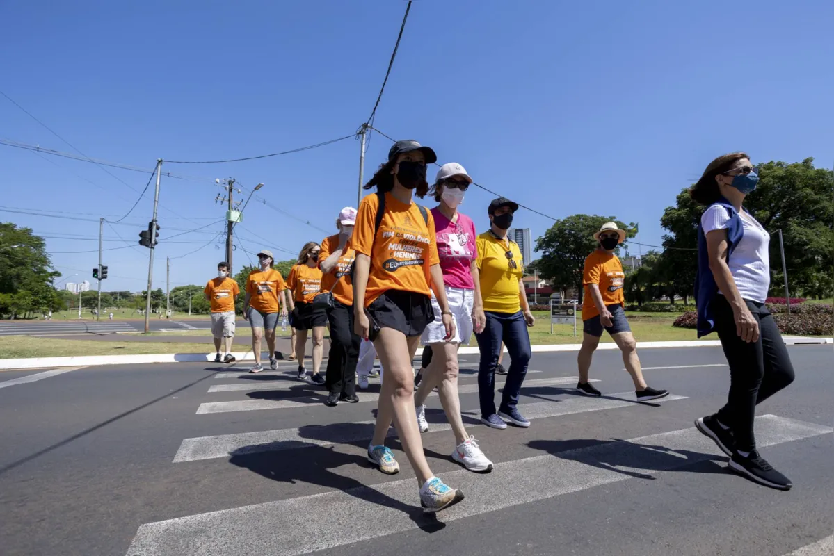 Imagem ilustrativa da imagem Londrinenses promovem caminhada pelo fim da violência contra a mulher
