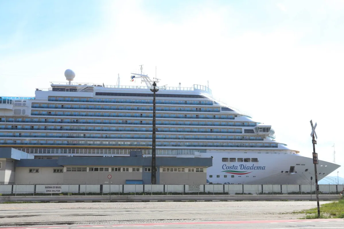 Navios de cruzeiros estão apresentando surtos de covid e Anvisa pede restrições mais duras, recomendação ainda está em análise pelo governo