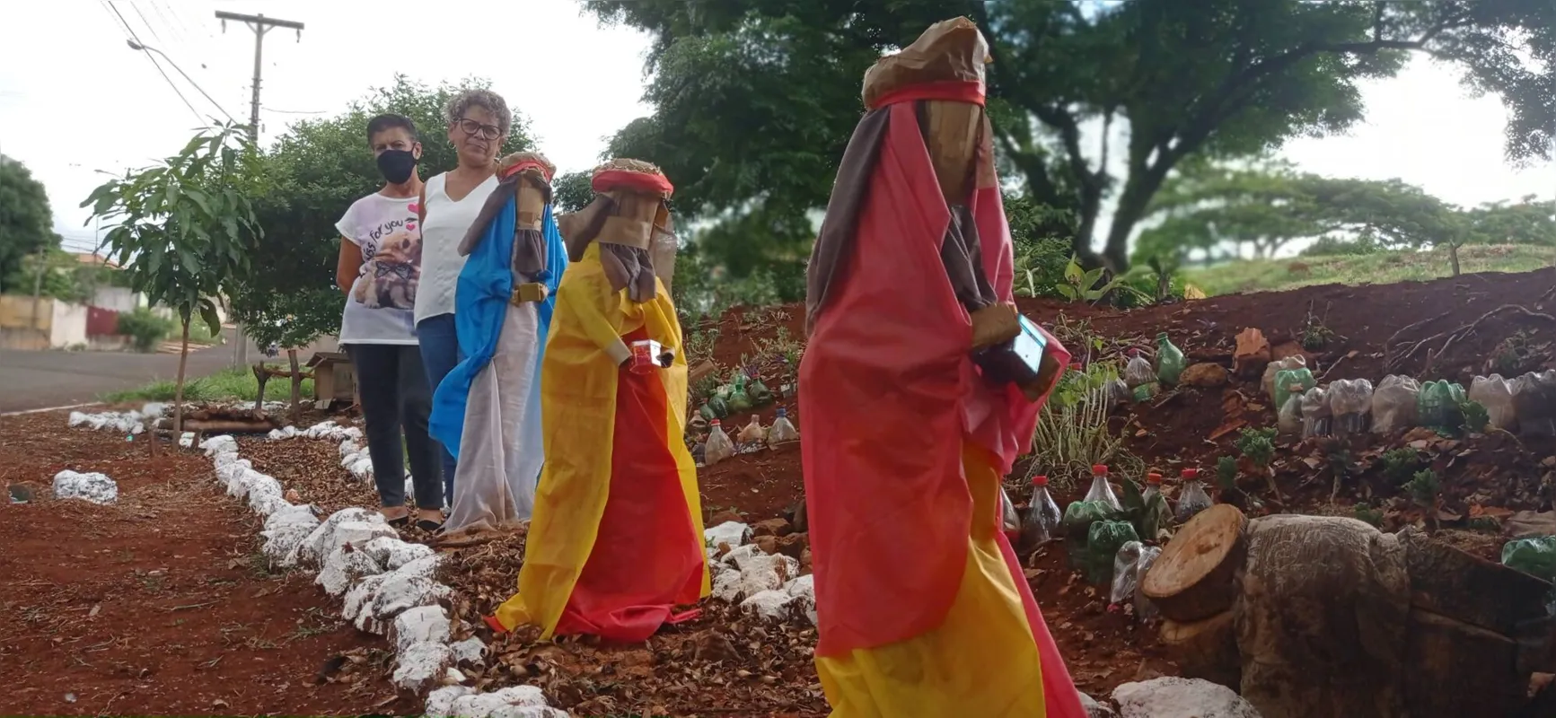 Maria Benedita Isidoro e Dilma Rodrigues Alves da Silva, moradoras do Jardim Tupi: "Vejo o presépio como um exemplo para toda a vida"
