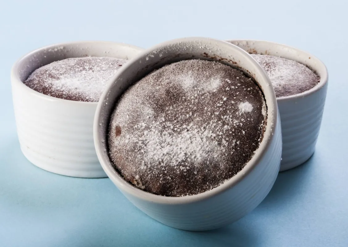 Suflê de chocolate: a sobremesa preferida de muitos teve origem na França