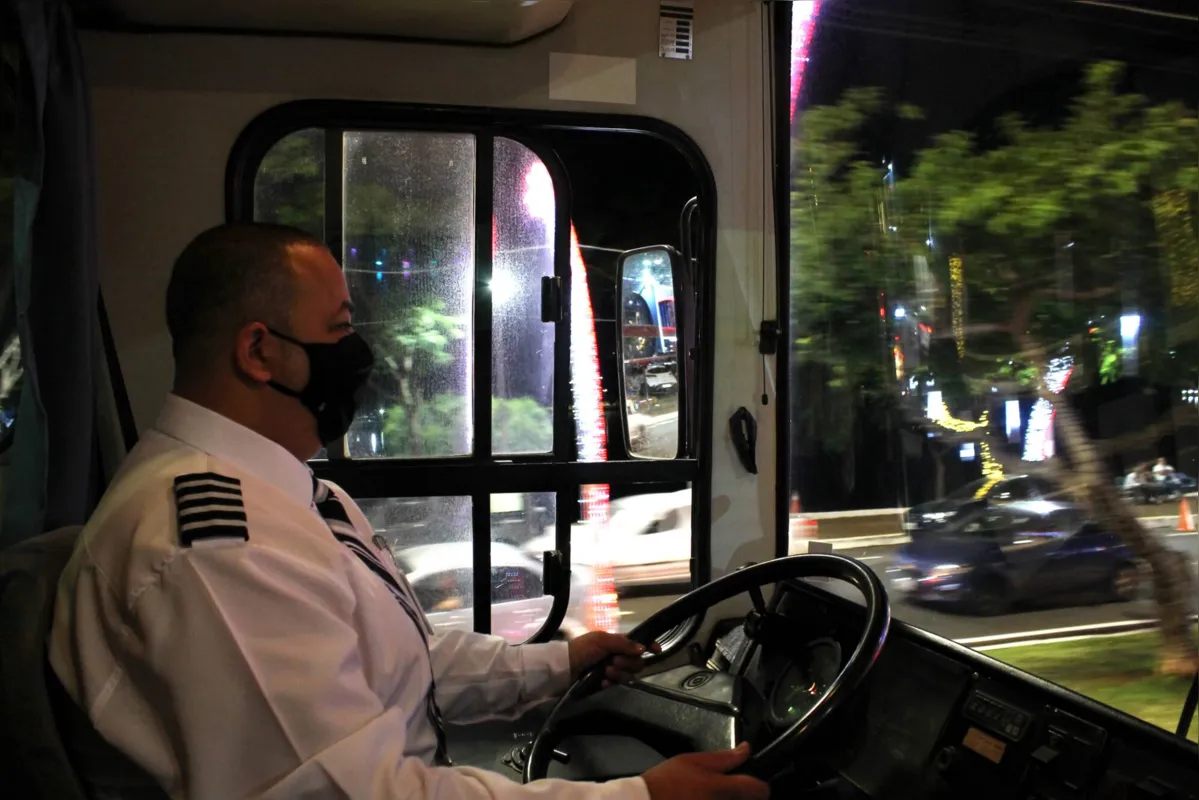  Manoel da Silva Neto: “É um momento único, pela nostalgia de estar trabalhando em um ônibus histórico"
