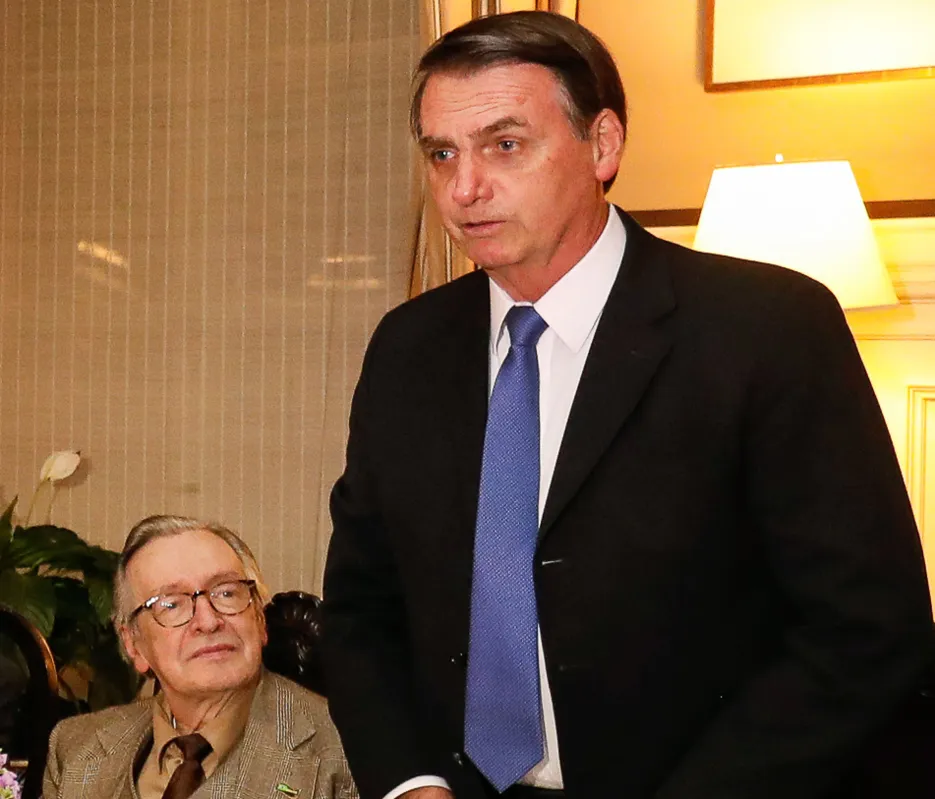 Imagem ilustrativa da imagem Olavo de Carvalho diz que vai votar em Bolsonaro por falta de alternativas em 2022