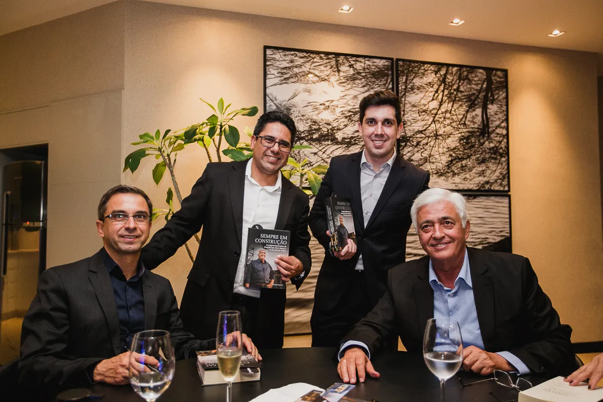 Ricardo Morais Peloso e Gilberto Cordovil Filho, do Bradesco, prestigiaram o lançamento do livrO