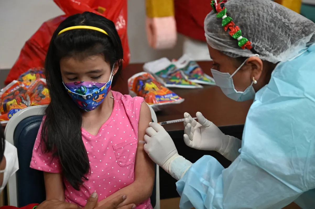 O imunizante que vai ser aplicado na faixa etária infantil é diferente da versão para adolescentes e adultos