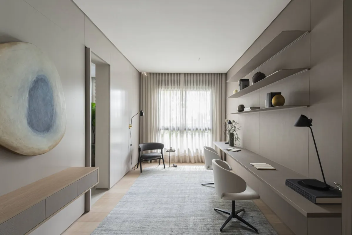 As suítes do Artesano permitem flexibilidade de uso. No apartamento decorado propõe o ambiente de home office