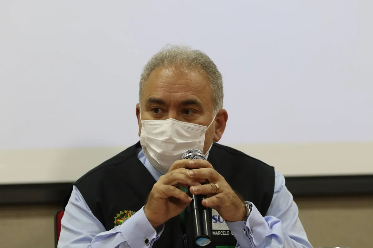 "A consulta pública é um instrumento da democracia, amplia a discussão sobre o tema e trará mais tranquilidade para os pais para que eles possam levar os seus filhos para a sala de vacinação livremente para imunizar contra a Covid-19", disse