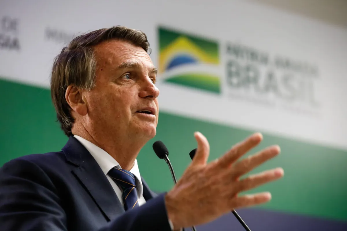 Jair Bolsonaro  teria a preferência de 37% do eleitorado londrinense na tentativa de reeleição, segundo o Multicultural