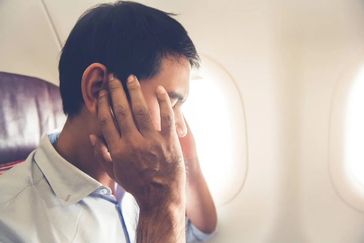 Imagem ilustrativa da imagem Sensação de ouvido tampado no avião