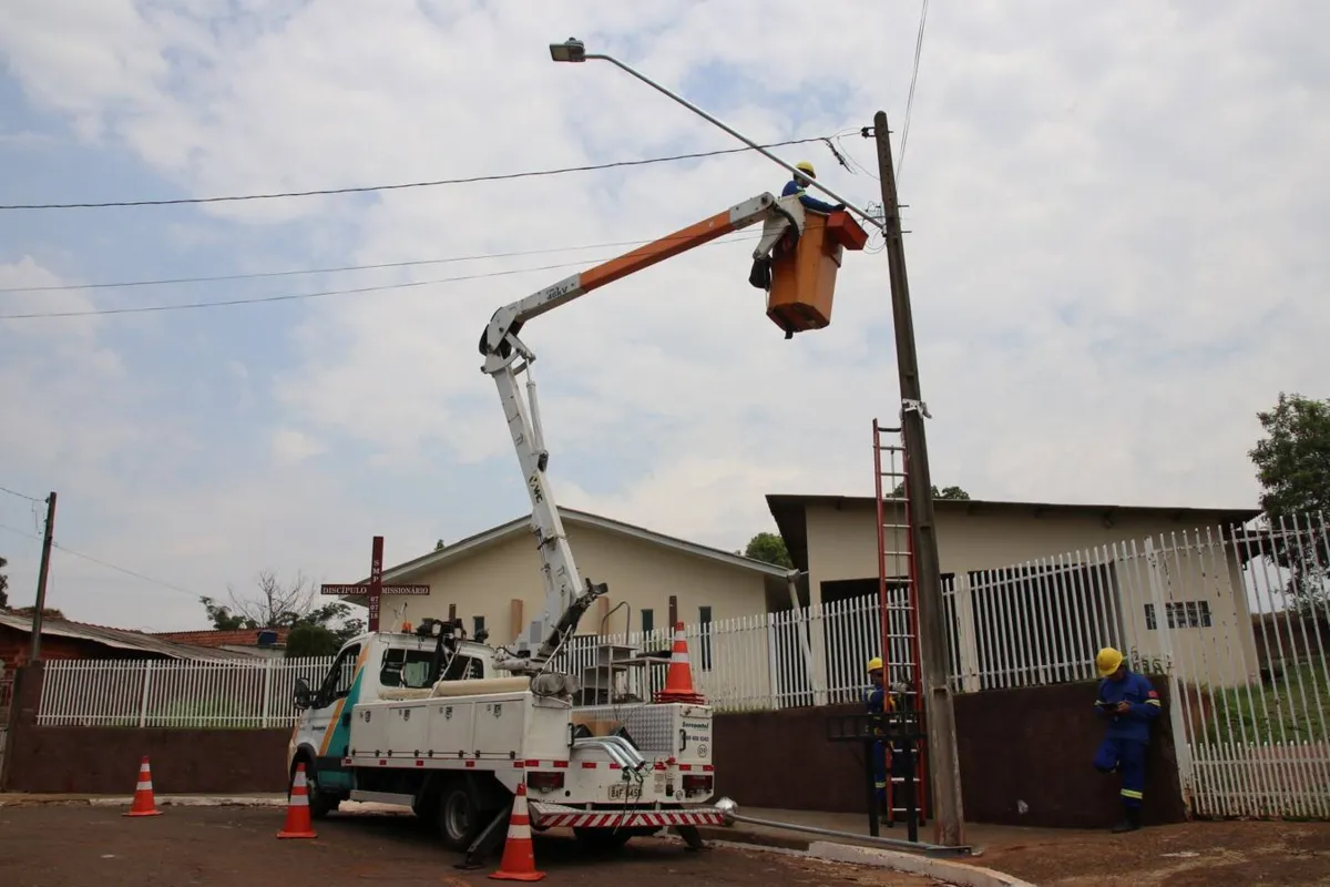A Sercomtel Iluminação irá anunciar nesta sexta-feira (26), às 9 horas, a mudança de seu nome. O ato serve também para marcar os sete anos da empresa, comemorados na mesma data. 