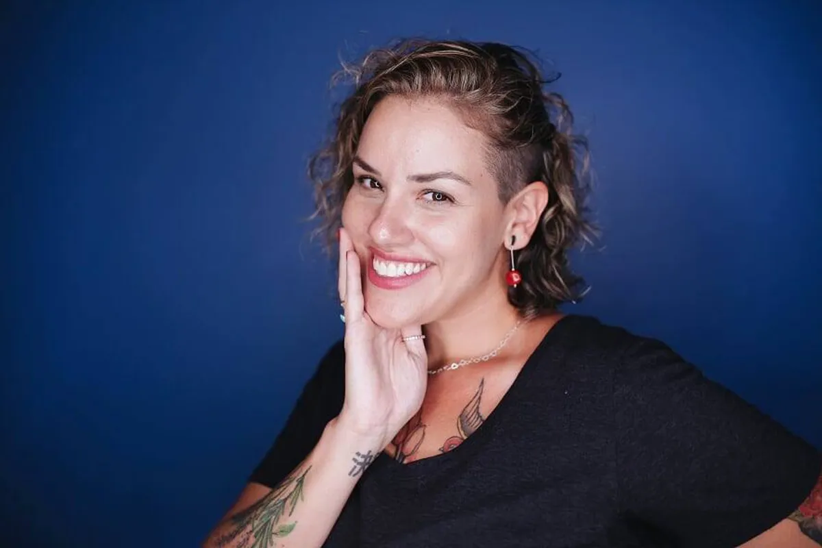 Marina Stuchi realiza a oficina de escrita "Eu, Mulher" nesta quarta-feira