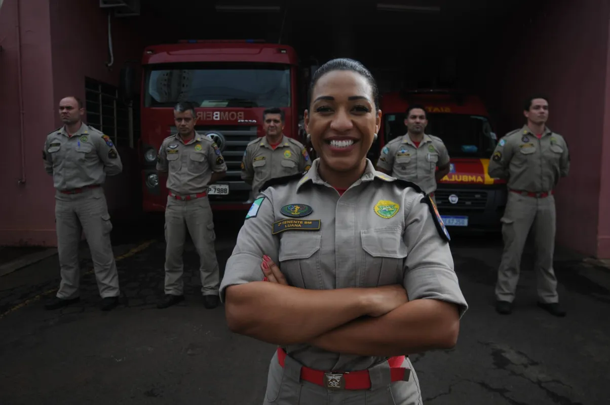 Imagem ilustrativa da imagem Tenente Luana é a primeira mulher a comandar bombeiros em Ibiporã