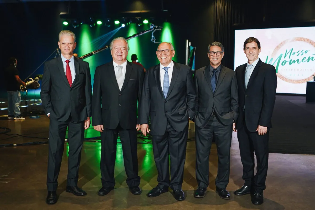 A Diretoria da Unimed Londrina, liderada pelo presidente, Dr. Omar Genha Taha