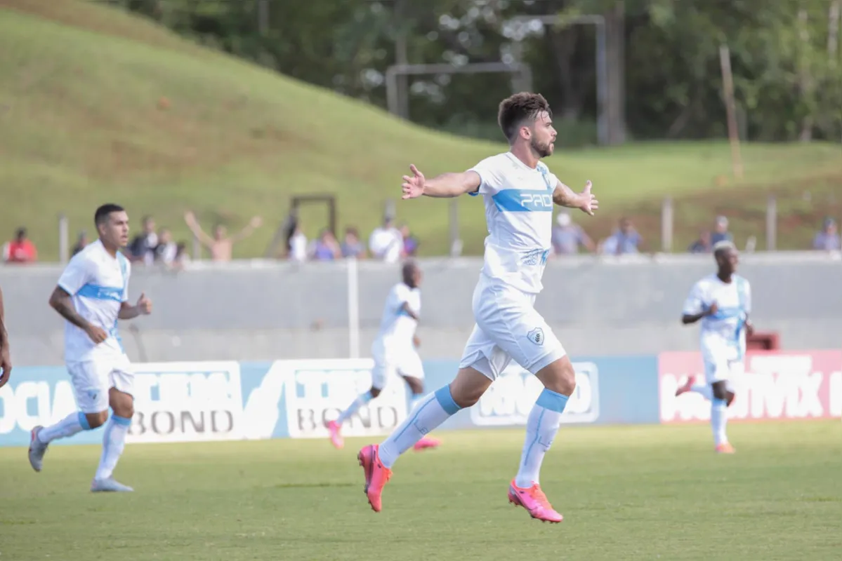 Zeca foi o artilheiro do LEC na série B e marcou dois gols na vitória por 3 a 0 sobre o Vasco, que livrou o Tubarão da série C