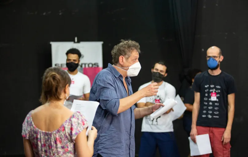 O diretor italiano Mario Biagini realizou workshop com grupo que reúne participantes da Itália, Turquia, Colômbia e convidados de Londrina, neste fim de semana, o grupo visita o Coletivo Ciranda da Paz, na região oeste de Londrina, para a realização do Mural das Artes