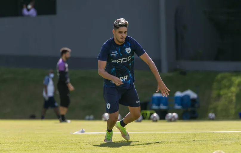 Léo Artur, meia-atacante, é uma das novidades apresentadas pelo LEC para a temporada