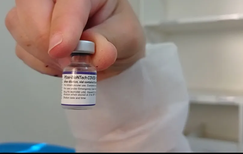Londrina aplicou 901.518 vacinas, das quais 441.136 foram destinadas para a primeira dose, 377.522 para a segunda dose; 69.734 para a terceira dose e 13.126 para dose única. 
