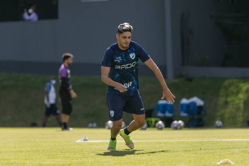 Léo Artur, meia-atacante, é uma das novidades ganhar pelo LEC para a temporada