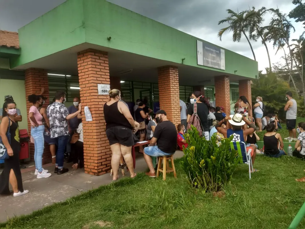 No primeiro dia da UBS Vila Casoni como exclusiva para síndromes respiratórias houve a limitação para o atendimento de 80 pacientes. 
