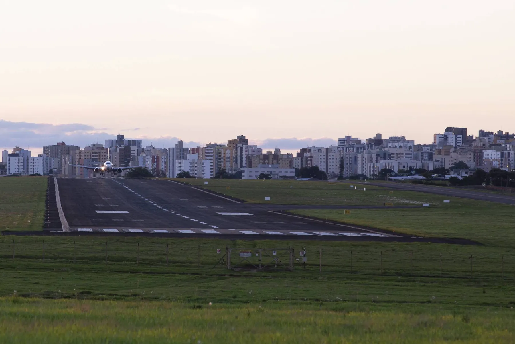 Imagem ilustrativa da imagem TCU cobra cumprimento de acordo no aeroporto de Londrina