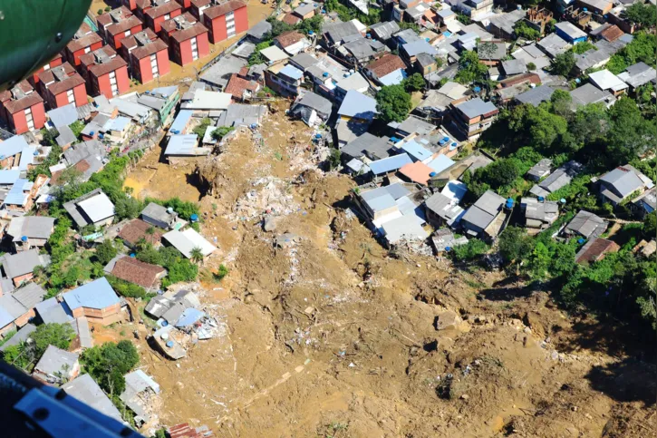 Vista área dos deslizamentos de terras após as chuvas de Petrópolis- RJ (18-02-2022)