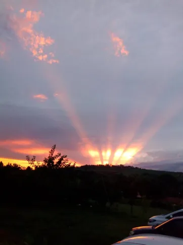 Imagem ilustrativa da imagem CIDADE FALA - Pôr do sol incrível em Guaravera