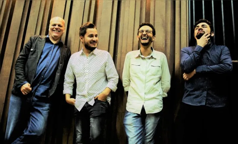 Vila Fabbri com os demais integrantes da banda Blow Up: Vitor Struck, Marcos Basso e André Corrêa