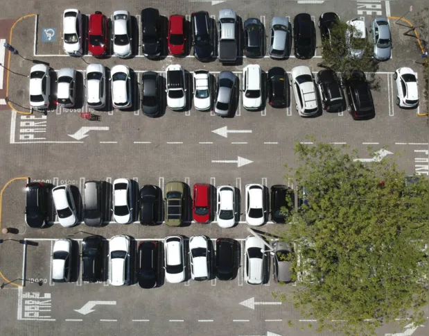 Imagem ilustrativa da imagem Empresas são responsáveis por danos e furtos em estacionamentos