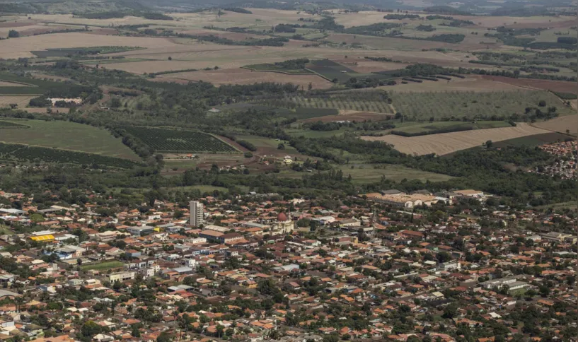 Uraí: clima quente, baixa altitude, terrenos acidentados beneficiam a cultura do quiabo 