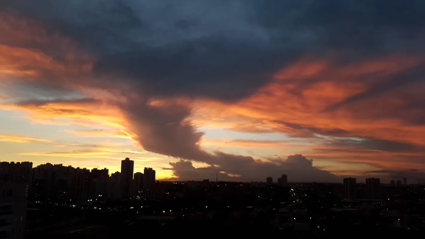 Imagem ilustrativa da imagem #A CIDADE FALA - Cores no céu