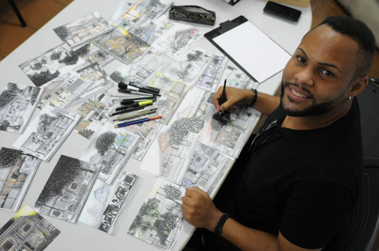 "Tive a ideia de tentar imortalizar em desenhos construções de madeira que ainda estão em pé. Tiro do efêmero o que merece ser eterno”, afirma Caio Felipe de Souza