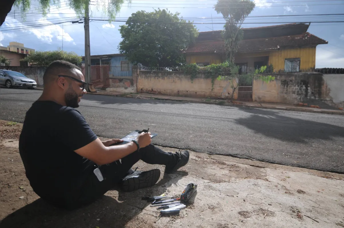 A maior  parte da coleção do artista foi feita na Vila Nova, onde ele nasceu e vive