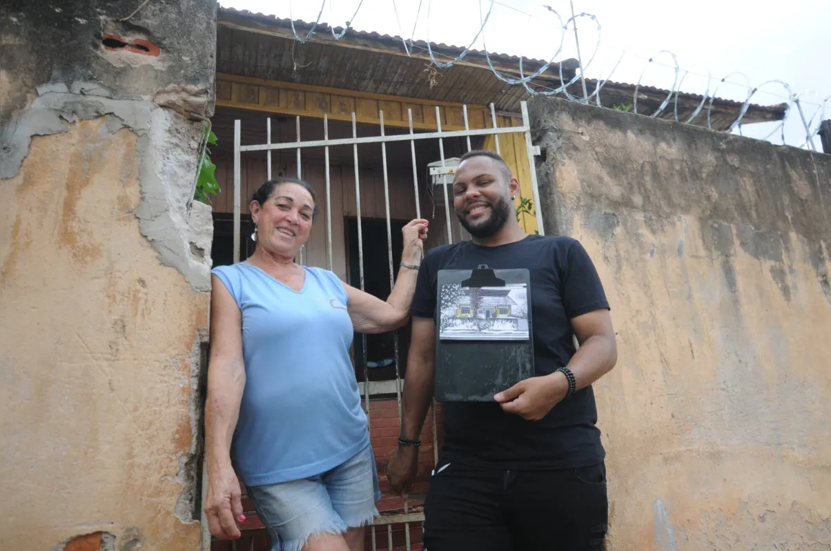 Maria de Lourdes da Silva mora em das casas desenhadas pelo artista