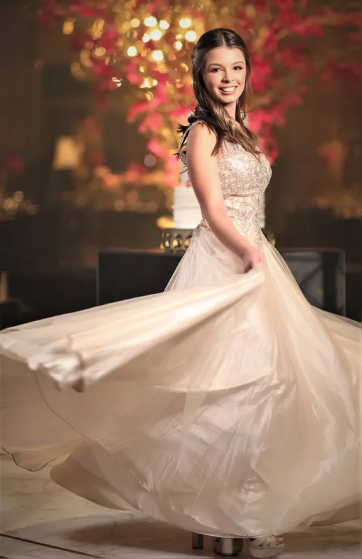 Toda a elegância e beleza da aniversariante