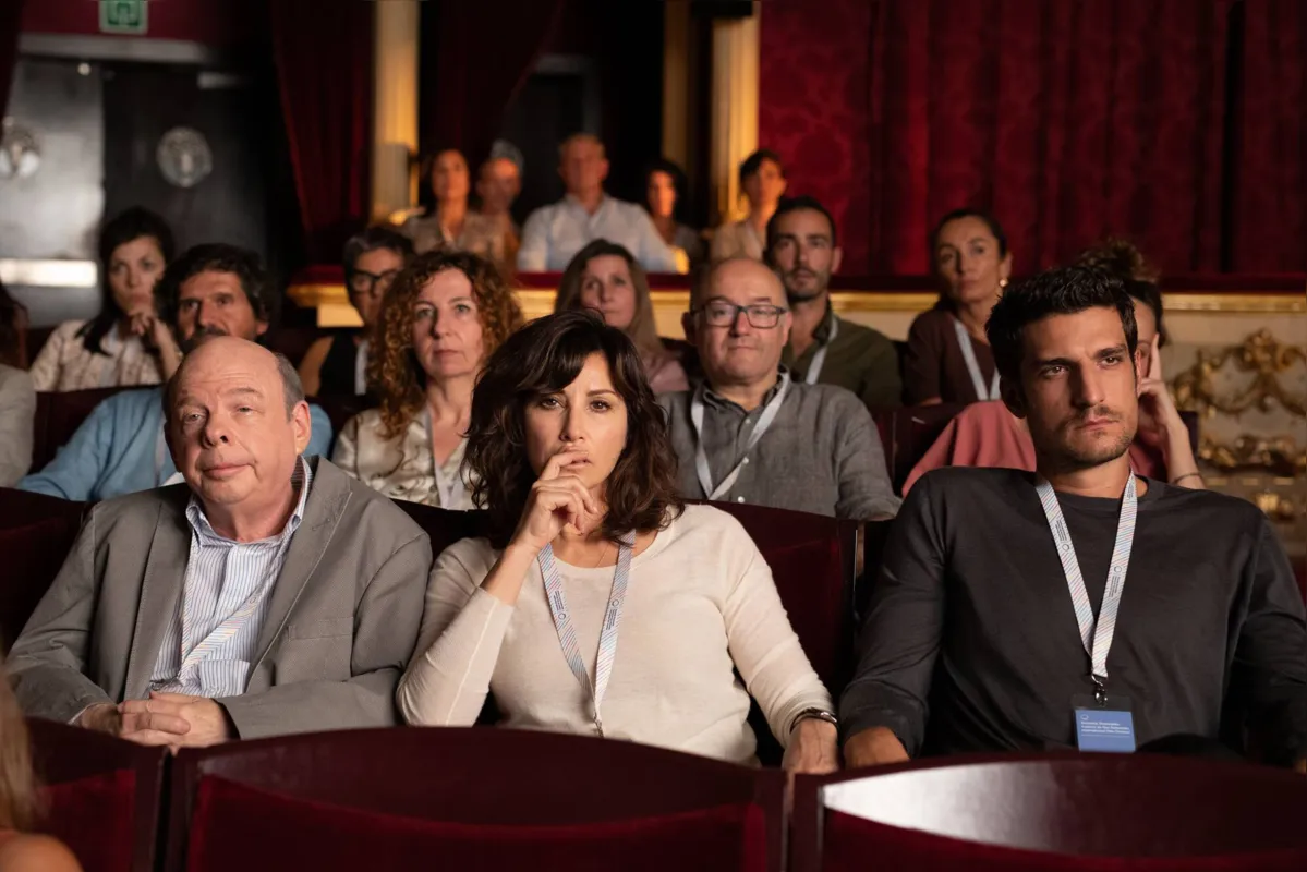 A ação do filme se passa durante um festival de cinema que funciona como um lugar emocional, não geográfico