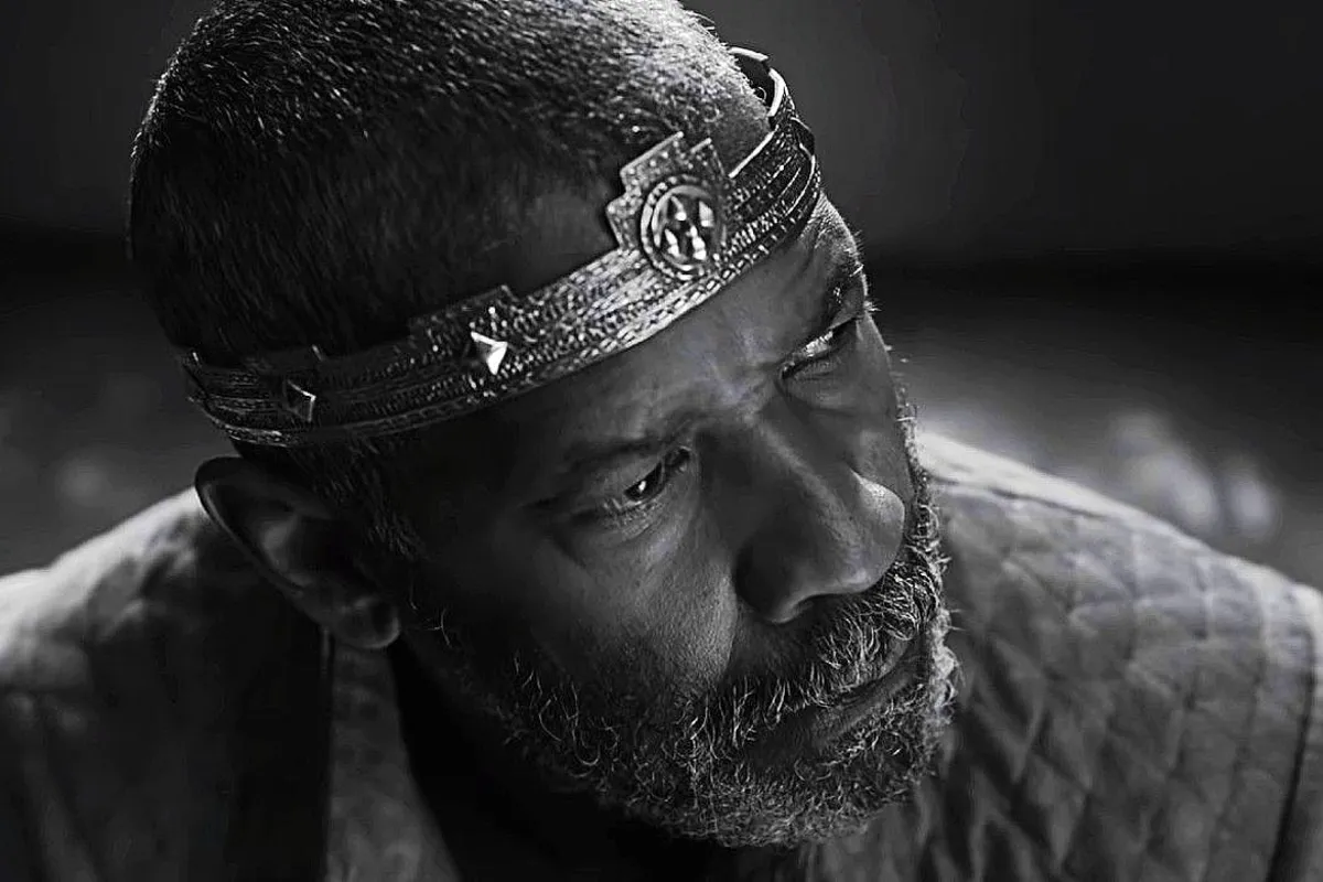 O diretor Joel Coen evitou o perigoso hábito de escalar atores jovens para os papéis e optou por veteranos como Denzel Washington
