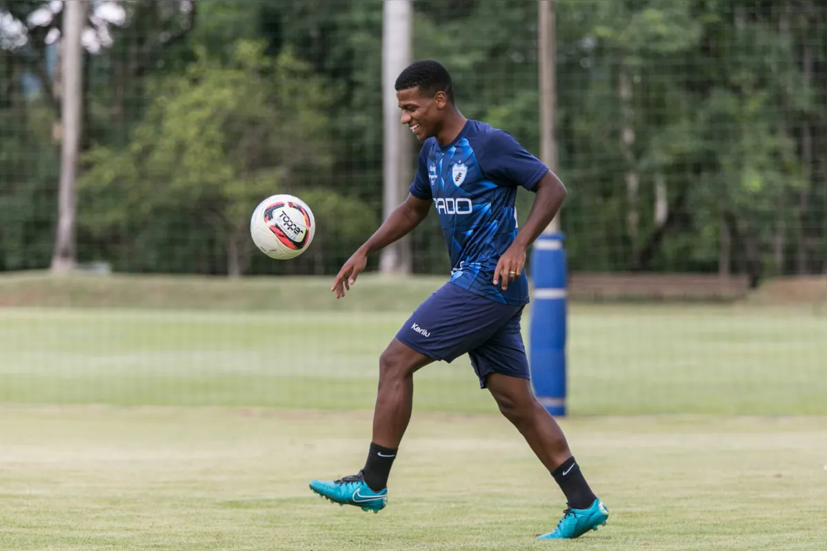 Com a ausência de Eltinho, Felipe Vieira será titular diante do Operário em Ponta Grossa