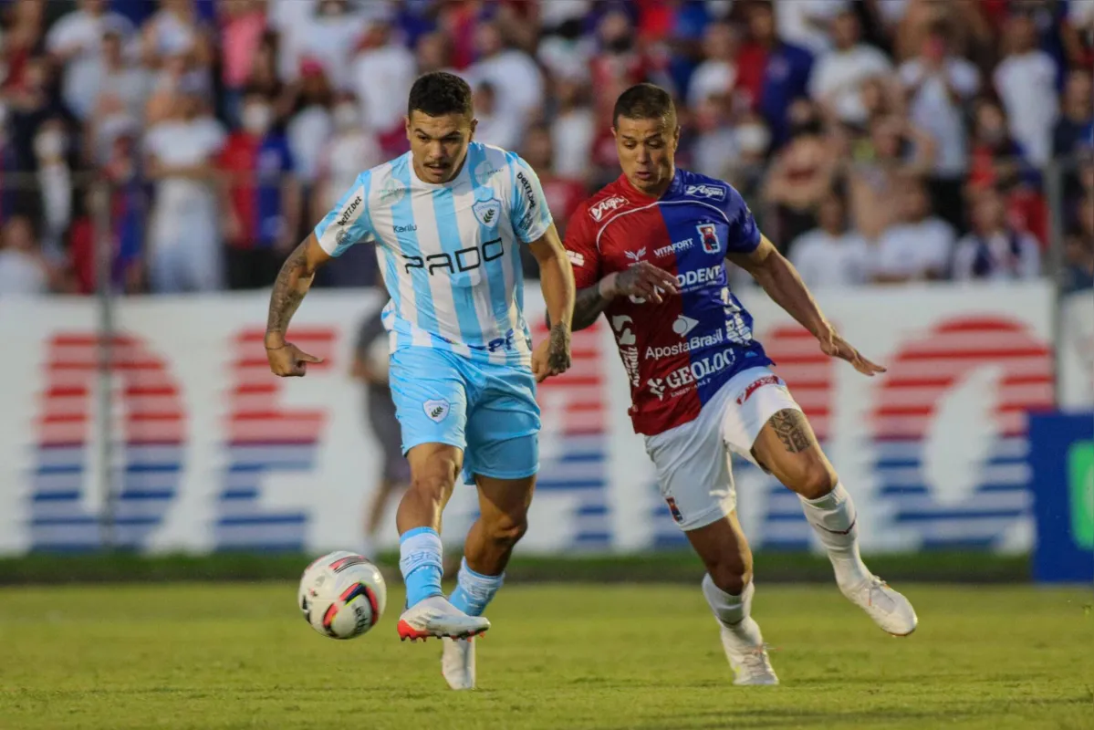 CURITIBA, PR, 12.02.2022 Â– PARANÃ-LONDRINA: Partida entre ParanÃ¡ e Londrina, vÃ¡lida pela 7Âª rodada do Campeonato Paranaense 2022, realizada no estÃ¡dio Vila Capanema, em Curitiba, na noite deste sÃ¡bado. (Foto: Dido Henrique/W9 PRESS/Folhapress)