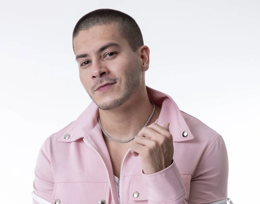 Arthur Aguiar estaria comendo compulsivamente