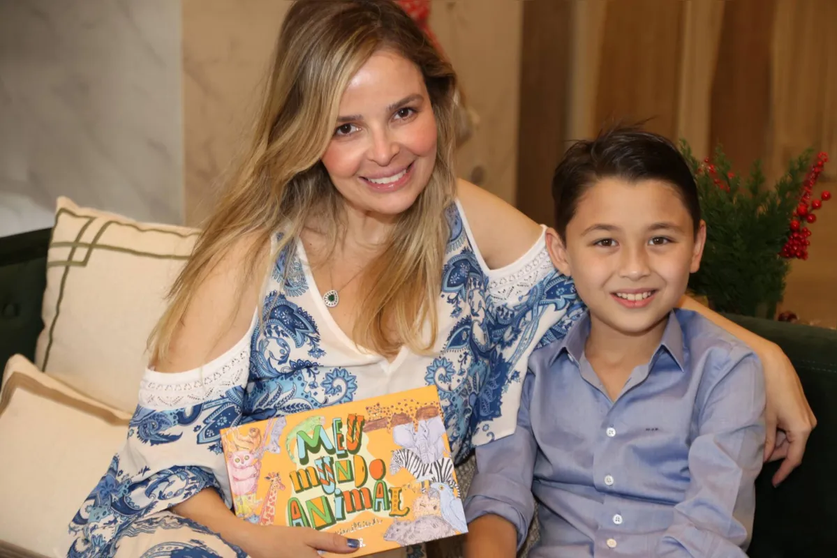 O autor de Meu Mundo Animal com  Carol Jannani 